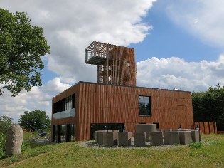 Restaurant mit Aussichtsturm auf dem Aschberg