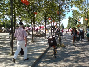 Radweg Berlin - Usedom: Schon wieder mittenmang - hier im Mauerpark