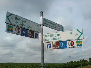 Wegweiser für den Donau-Radweg