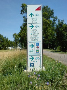 Radhinweis am Donau-Radweg in Erbach 