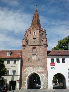 Kreuztor in Ingolstadt, Donau-Radweg