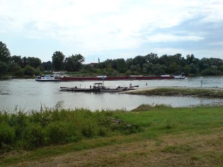 Blick auf die Fähre bei Mariaposching