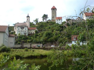 Ansicht von Rechtenstein am Donau-Radweg