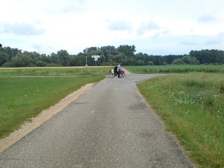 Auf dem Donau-Radweg kurz vor Riedlingen