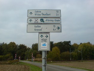 Wegweiser der Flaeming-Skate bei Wildau-Wentdorf