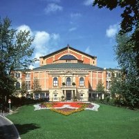 Festspielhaus in Bayreuth, Main-Radweg