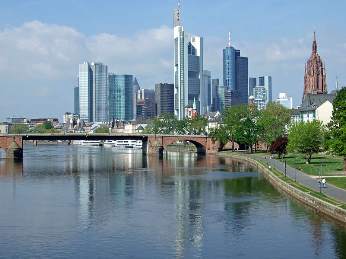 Skyline von Frankfurt am Main, Main-Radweg