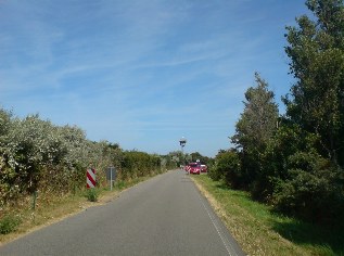 Unterwegs auf dem Ostsee-Radweg kurz vor Börgerende steht einer der letzten Wachttürme aus DDR-Zeiten