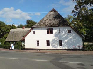 Handwerkerstuben und Café in Gingst auf der Insel Rügen; Ostsee-Radweg