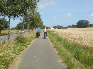 Ostsee-Radweg kurz vor Groß Strömkendorf