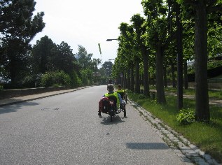 Auf der Kaiserallee in Travemünde, Ostseeküsten-Radweg