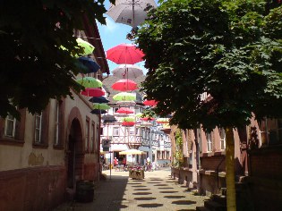 Unterwegs auf dem Radweg Liebliches Taubertal: In der Altstadt von Lauda