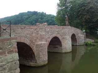 Unterwegs auf dem Radweg Liebliches Taubertal: Brücke in Reicholzheim