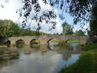 Unterwegs auf dem Radweg Liebliches Taubertal: Brücke in Tauberrettersheim